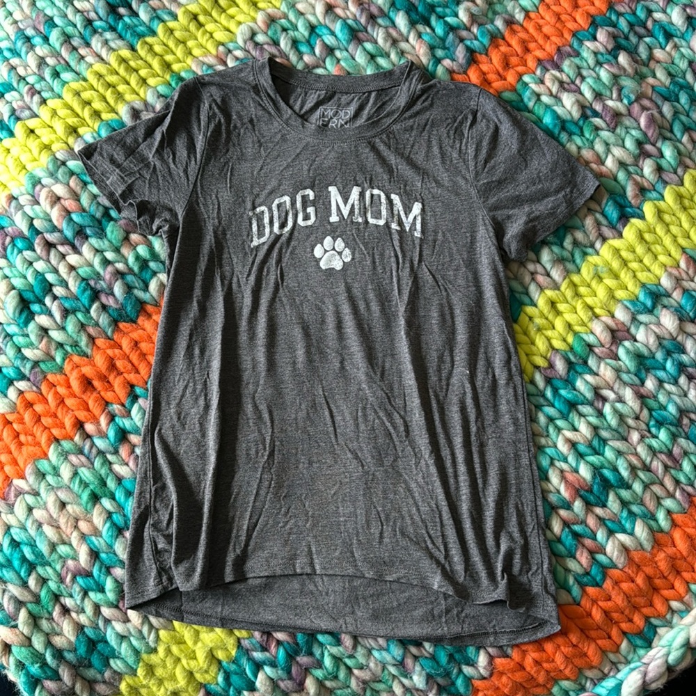 Dog mom grey tshirt size XL
